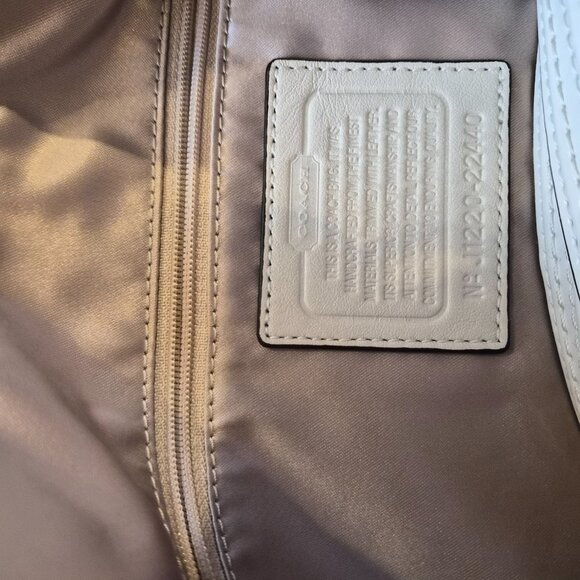 Coach Poppy Flora Hippie Shoulder Bag with White Patent Trim - Picture 13 of 13